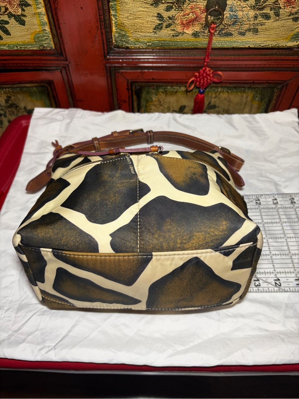 Dooney & Bourke Giraffe Print Shoulder Bag - Brown/Cream Women’s Hobo - Picture 4 of 6